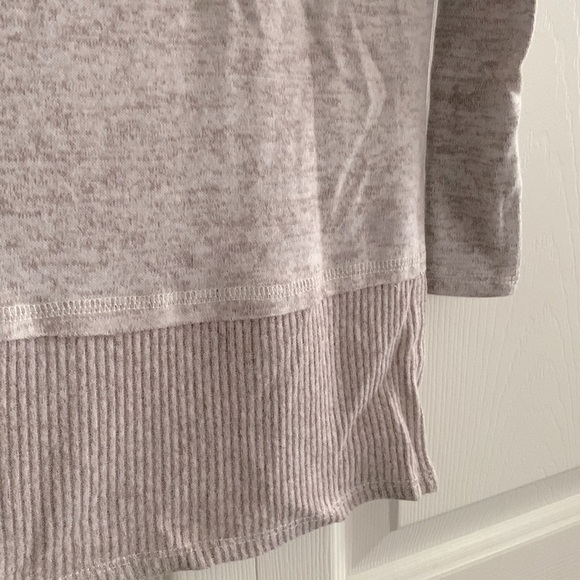 BOBEAU Layered Look Tunic Sweater In Heather Oatmeal Size XS - Picture 4 of 5